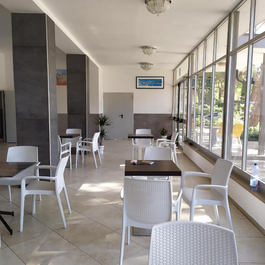 Hotel Madonna Del Pino Червия Экстерьер фото